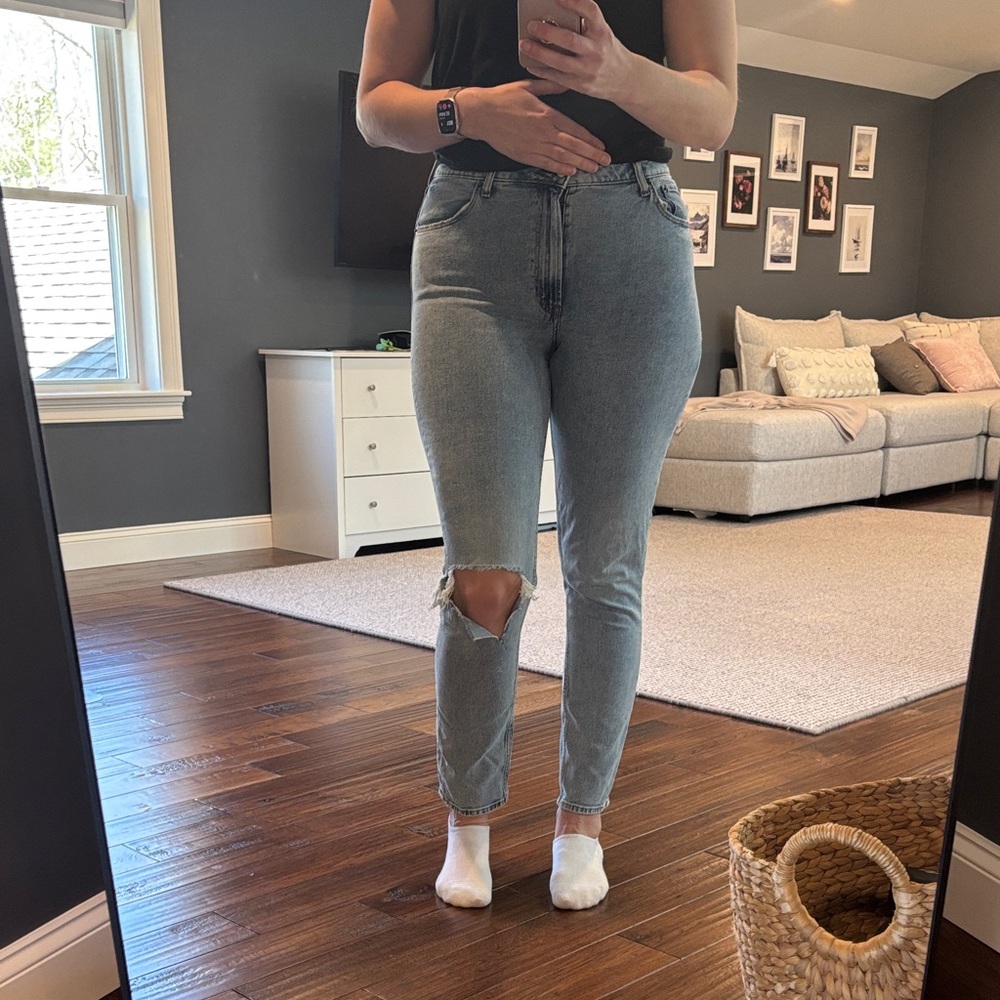 High-Rise Light Wash Women’s Skinny Jeans with Knee Rip 30 XL Curve Love